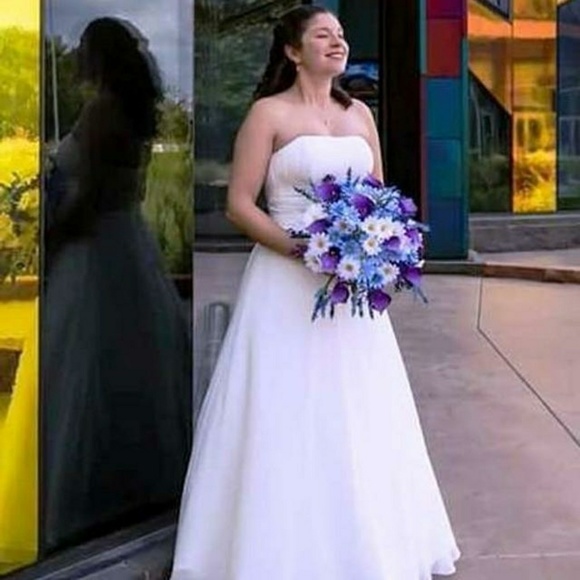 David's Bridal Wedding Gown. - Picture 1 of 1